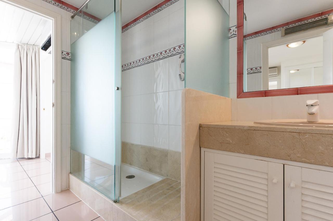 Uhc Center Apartments Salou Bagian luar foto