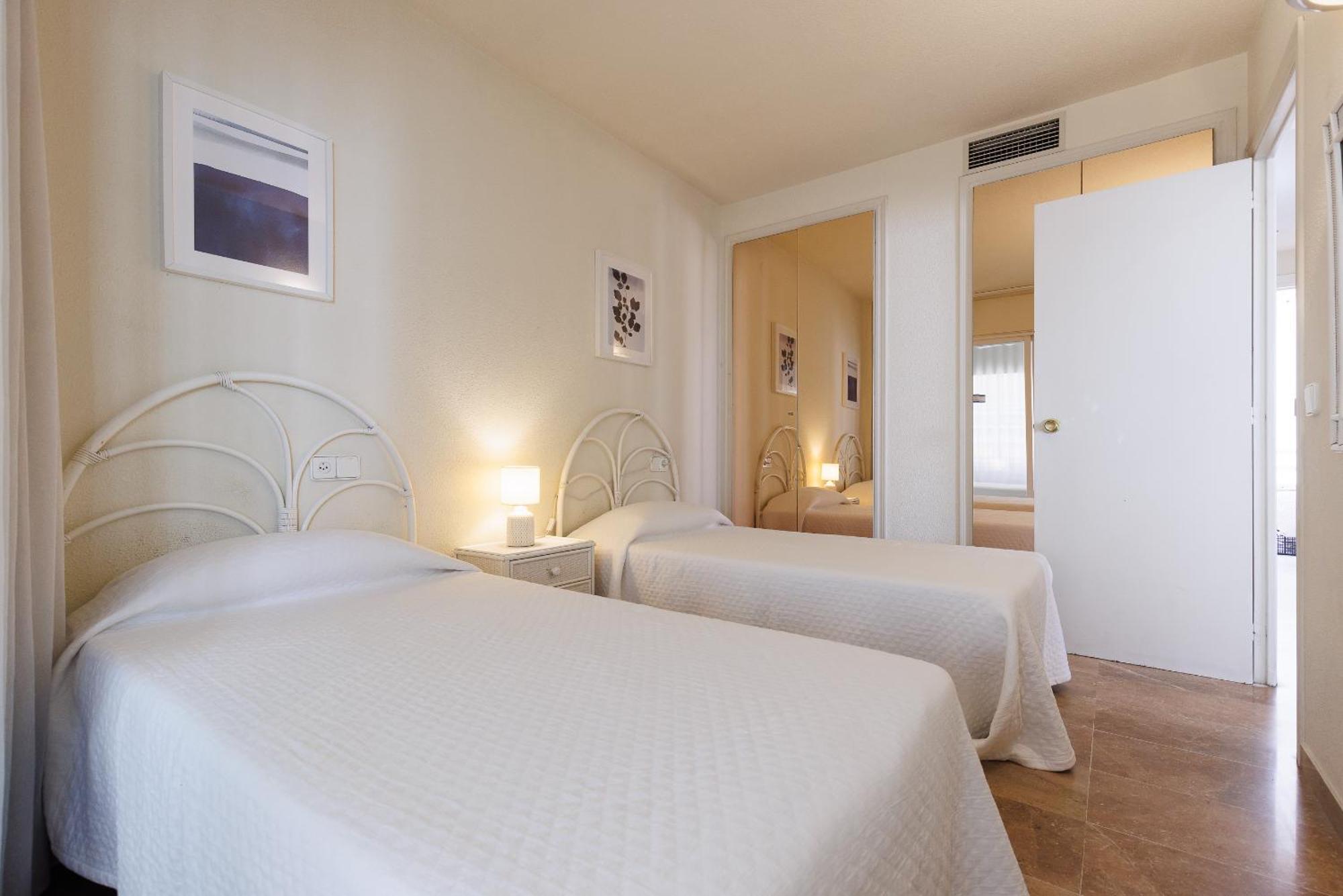 Uhc Center Apartments Salou Bagian luar foto