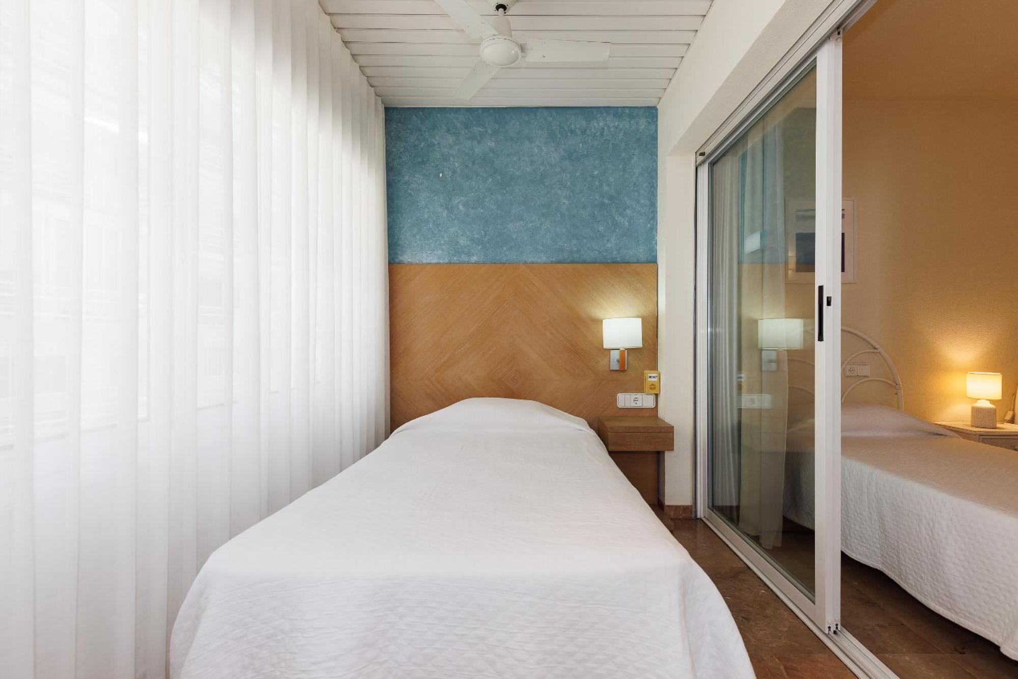 Uhc Center Apartments Salou Bagian luar foto